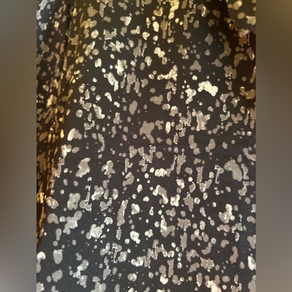 NWT Express Button-up Blouse In Black Multi size L - Picture 3 of 10